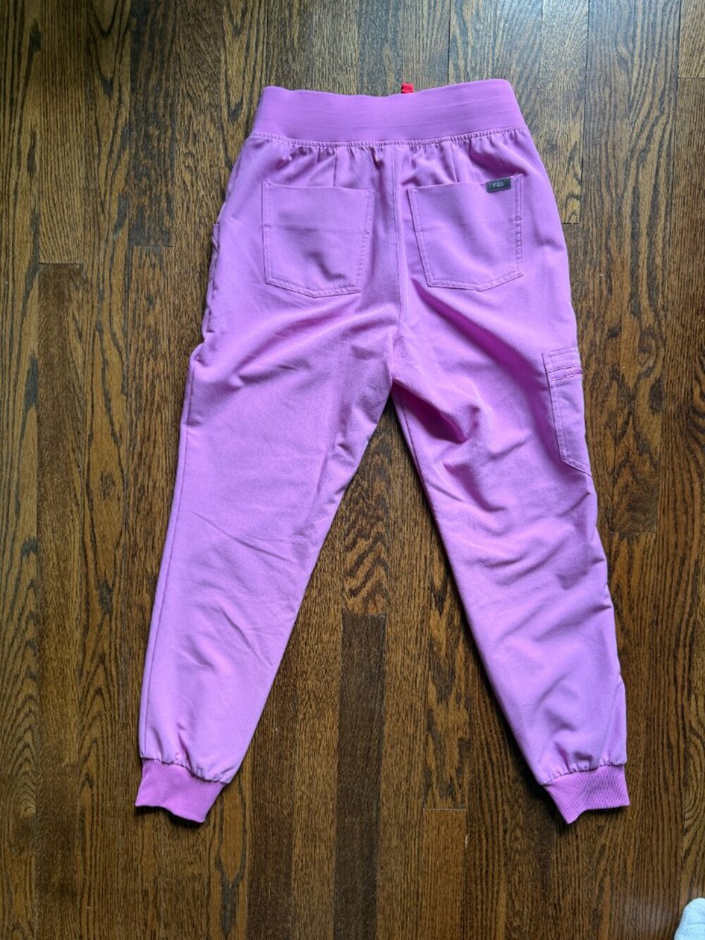 FIGS Scrub Set Pink Cloud XS top and XSP high waisted jogger - Picture 10 of 12